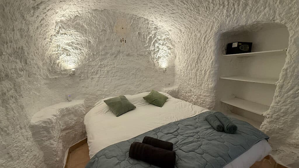 2de-slaapkamer-cueva-1-cuevas-barrio-las-santas-huescar-granada
