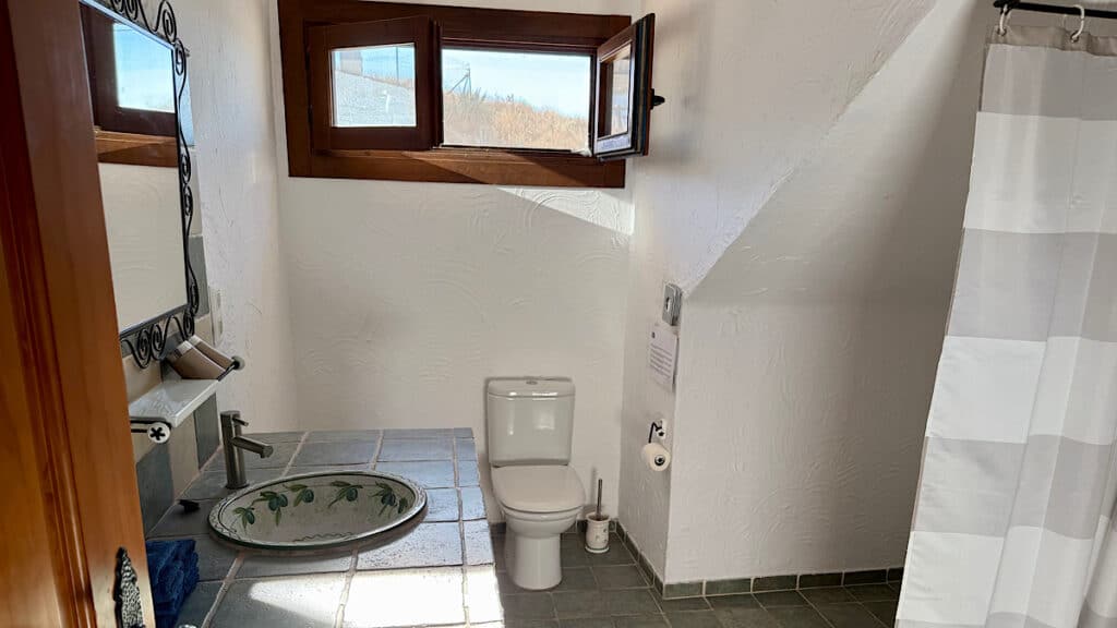 badkamer-cueva-1-cuevas-barrio-las-santas-huescar-granada