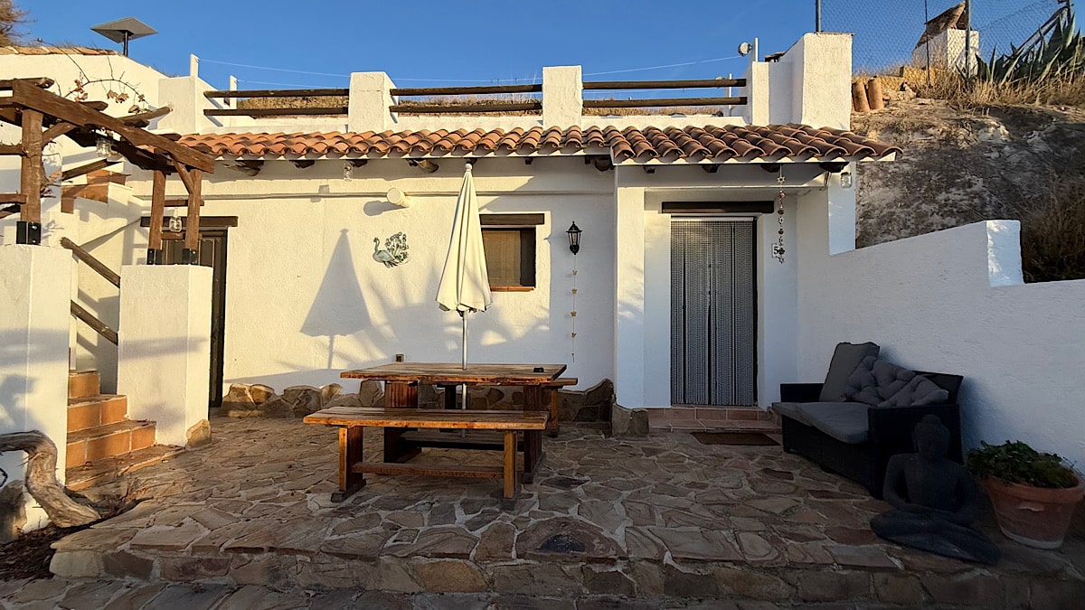 cueva-5-cuevas-barrio-las-santas-huescar-granada