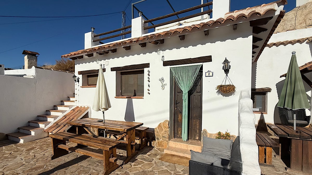 cuevas-1-cuevas-barrio-las-santas-huescar-granada