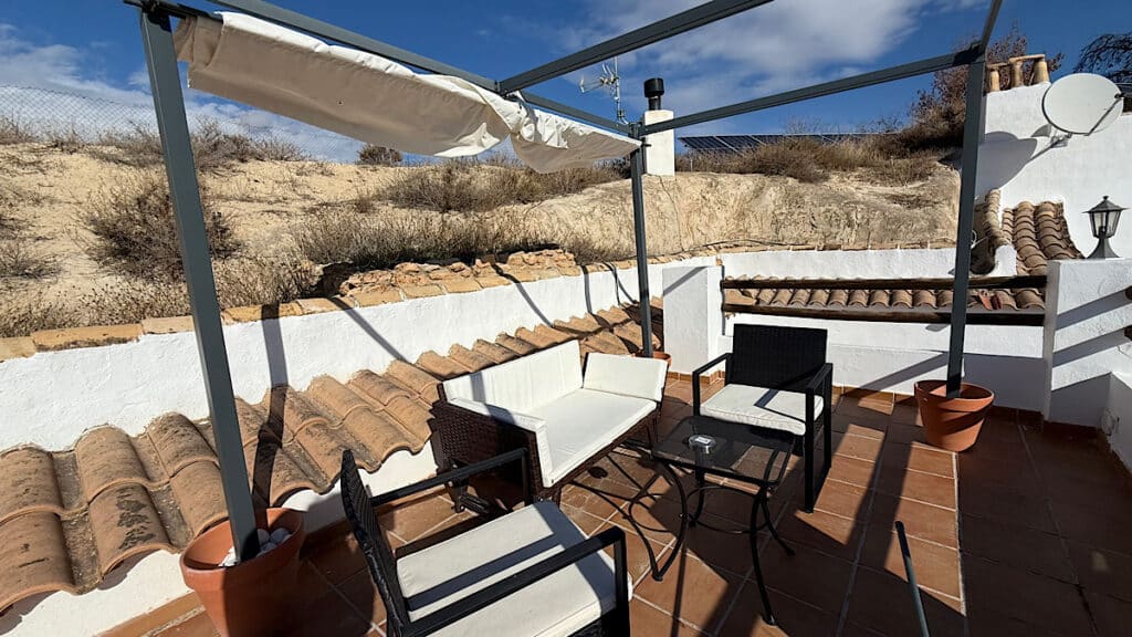 dakterras-met-zitje-cuevas-barrio-las-santas-huescar-granada