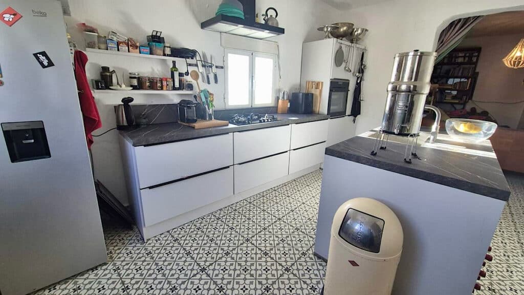 keuken-in-woongrot-cuevas-barrio-las-santas-huescar-granada