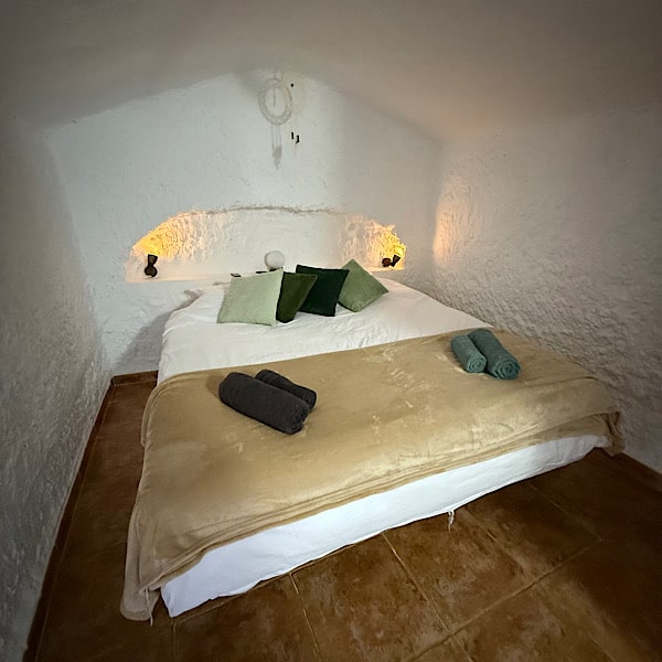slaapkamer-cueva-3-cuevas-barrio-las-santas-huescar-granada