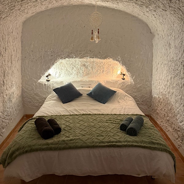 slaapkamer-cueva-5-cuevas-barrio-las-santas-huescar-granada