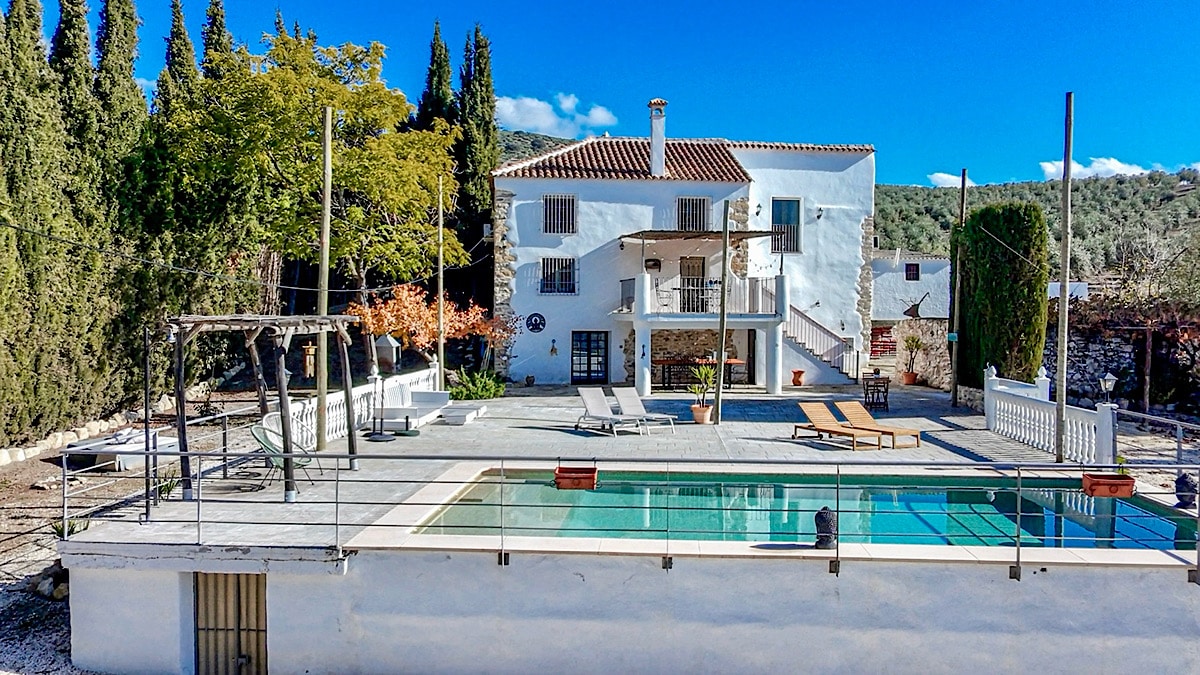 te-koop-vrijstaande-cortijo-met-verhuurlicentie-montefrio-granada