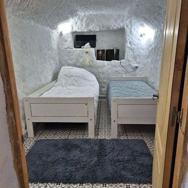 woongrot-cuevas-barrio-las-santas-huescar-granada-tweede-slaapkamer