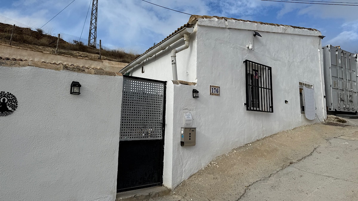 woongrot-van-eigenaar-cuevas-barrio-las-santas-huescar-granada