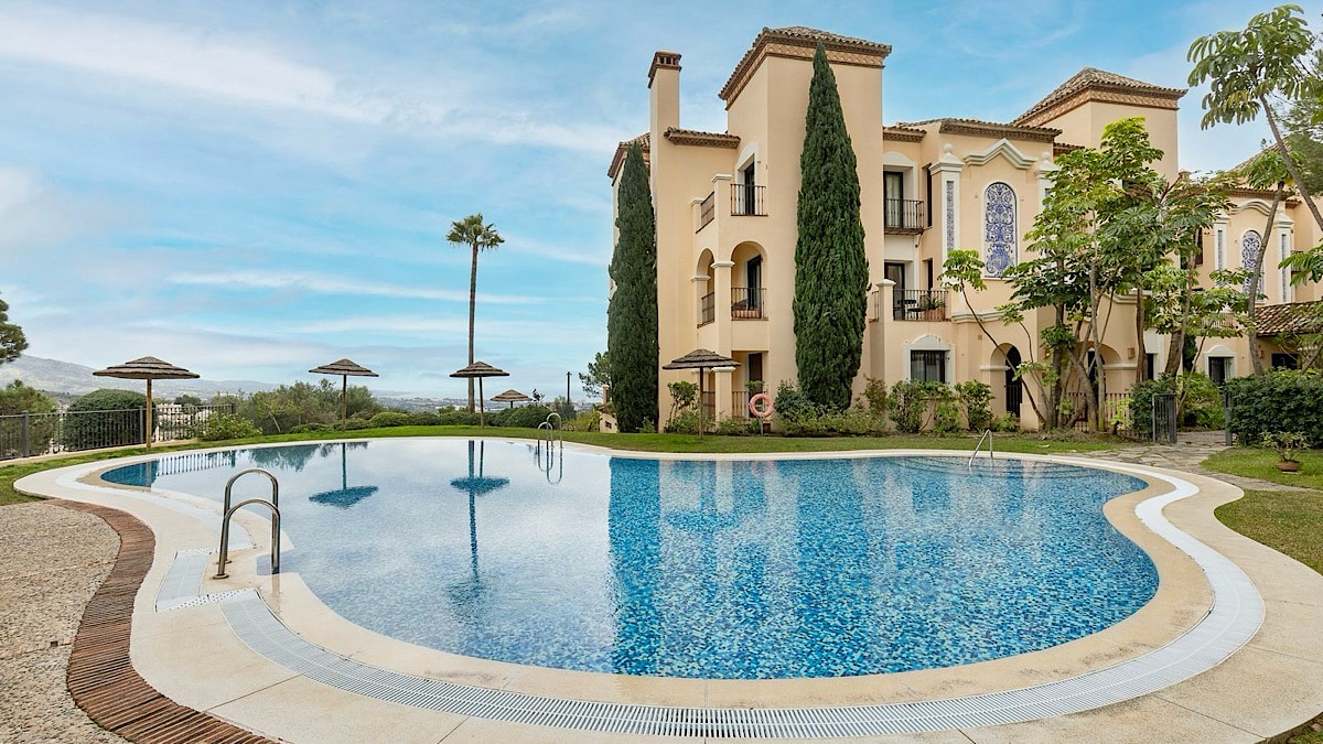 appartement-benahavis-malaga-gemeenschappelijk-zwembad