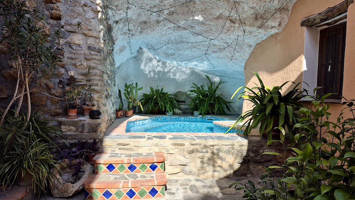 casitas-la-cueva-biedt-je-een-uniek-vakantieverblijf-vlakbij-de-costa-tropical-granada